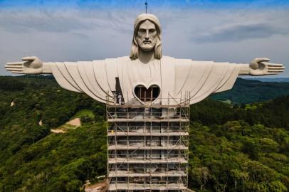 Cristo Protetor de Encantado ganha coração.<!-- NICAID(14924624) -->