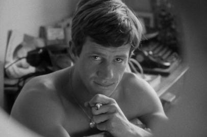 Jean-Paul Belmondo, em Acossado<!-- NICAID(14925018) -->