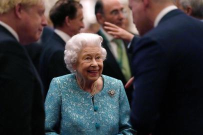 (FILES) In this file photo taken on October 19, 2021 Britains Queen Elizabeth II (C) and Britains Prime Minister Boris Johnson (L) greet guests during a reception to mark the Global Investment Summit, at Windsor Castle in Windsor, west of London on October 19, 2021. - Britains Queen Elizabeth II has cancelled her attendance at the COP26 UN climate conference in Glasgow next week following advice to rest, Buckingham Palace said on October 26, 2021. The announcemnt comes less than a week after the 95-year-old sovereign spent a night in hospital. (Photo by Alastair Grant / POOL / AFP)<!-- NICAID(14925460) -->