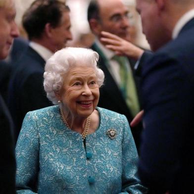 (FILES) In this file photo taken on October 19, 2021 Britains Queen Elizabeth II (C) and Britains Prime Minister Boris Johnson (L) greet guests during a reception to mark the Global Investment Summit, at Windsor Castle in Windsor, west of London on October 19, 2021. - Britains Queen Elizabeth II has cancelled her attendance at the COP26 UN climate conference in Glasgow next week following advice to rest, Buckingham Palace said on October 26, 2021. The announcemnt comes less than a week after the 95-year-old sovereign spent a night in hospital. (Photo by Alastair Grant / POOL / AFP)<!-- NICAID(14925460) -->