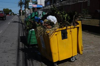 CAXIAS DO SUL, RS, BRASIL (22/10/2021)Descarte incorreto do lixo seletivo resulta em toneladas de desperdício em Caxias do Sul. (Antonio Valiente/Agência RBS)<!-- NICAID(14922459) -->