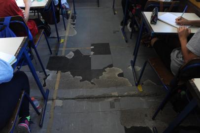 CAXIAS DO SUL, RS, BRASIL, 26/10/2021 -Escola Ivanyr Euclinia Marchioro, no bairro Jardelino Ramos. Falar com a diretora Carmem. As imagens são de mofos nas paredes das salas de aula, onde as crianças têm aula, além de pisos irregulares e infiltrações. (Marcelo Casagrande/Agência RBS)<!-- NICAID(14925101) -->