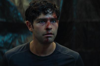 CLICKBAIT (L to R) ADRIAN GRENIER as NICK BREWER in episode 106 of CLICKBAIT Cr. COURTESY OF NETFLIX Â© 2021<!-- NICAID(14917851) -->