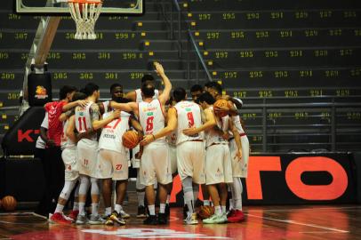 CAXIAS DO SUL, RS, BRASIL, 27/10/2021. Caxias do Sul Basquete x Minas Tênis Clube, jogo válido pela primeira rodada do NBB 2021/2022 e realizado no Ginásio do SESI. (Porthus Junior/Agência RBS)<!-- NICAID(14926499) -->