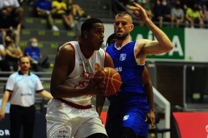 CAXIAS DO SUL, RS, BRASIL, 27/10/2021. Caxias do Sul Basquete x Minas Tênis Clube, jogo válido pela primeira rodada do NBB 2021/2022 e realizado no Ginásio do SESI. (Porthus Junior/Agência RBS)<!-- NICAID(14926508) -->