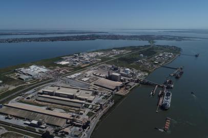 RIO GRANDE, RS, BRASIL, 28-10-2021: Imagens da fábrica da Yara Fertilizantes, no Porto de Rio Grande, zona sul do estado (FOTO FÉLIX ZUCCO/AGÊNCIA RBS, Editoria de Notícias).<!-- NICAID(14926763) -->