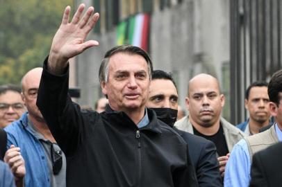 Brazilian President Jair Bolsonaro waves as he arrives on November 1, 2021 in Anguillara Veneta, northeast Italy, to be awarded honorary citizenship. - Under fire for his environmental policies, Brazilian President Jair Bolsonaro is skipping climate talks in Glasgow and instead visits an Italian town that awarded him honorary citizenship. (Photo by Piero CRUCIATTI / AFP)<!-- NICAID(14929758) -->