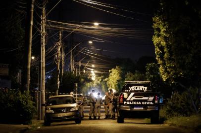 PORTO ALEGRE, RS, BRASIL - 01.11.2021 - Policial é morto a tiros na Avenida 21 de Abril, bairro Sarandi, zona norte da Capital. (Foto: Anselmo Cunha/Agencia RBS)<!-- NICAID(14930409) -->