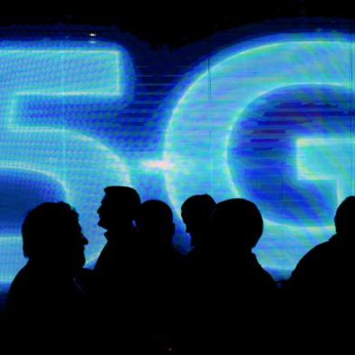 Brasilinternettelecomunicacionesempresas (FILES) In this file photo taken on March 01, 2017, visitors walk past a 5G logo during the Mobile World Congress on the third day of the MWC in Barcelona, Spain. - Brazil will tender its 5G network on November 3, a technology with which it hopes to modernise its productive sector and attract investments of up to 50 billion reais (about USD 9 billion). (Photo by Josep LAGO / AFP)Editoria: FINLocal: BarcelonaIndexador: JOSEP LAGOSecao: governmentFonte: AFPFotógrafo: STR<!-- NICAID(14931541) -->