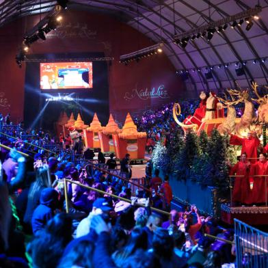 Natal Luz de Gramado - O Grande Desfile de Natal - Celebrando Tradicoes. <!-- NICAID(14932539) -->