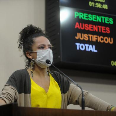 CAXIAS DO SUL, RS, BRASIL, 04/11/2021 - votação de parecer pela suspensão da vereadora Estela Balardin (PT) por 30 dias. (Marcelo Casagrande/Agência RBS)<!-- NICAID(14932285) -->