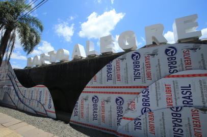 PORTO ALEGER,RS,BRASIL.2021,11,04.Obras de revitalização do muro da Mauá, com obras em andamento.(RONALDO BERNARDI/AGENCIA RBS).<!-- NICAID(14932513) -->