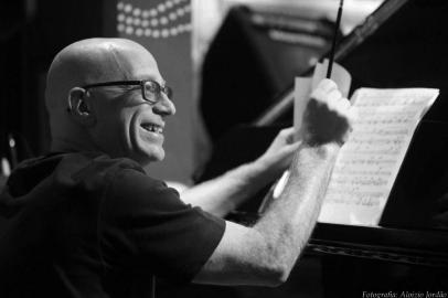 Cliff Korman, pianista, educador e pesquisador de música brasileira e improvisação<!-- NICAID(14932651) -->