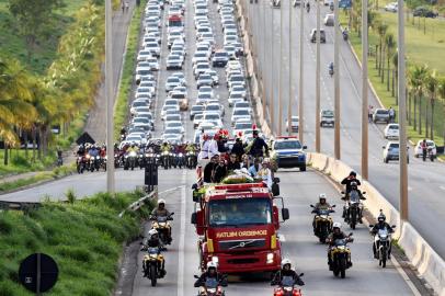 A military firefighter brigade truck carrying the remains of Brazilian singer Marilia Mendonca leads the funeral cortege to the Cementerio Parque Memorial, in Goiania, state of Goias, Brazil, on November 6, 2021. - Marilia Mendonca, 26, one of the most popular of the sertanejo genre in Brazil and a Latin Grammy winner, died on the eve along with four other people in an airplane crash on her way to a concert, in the state of Minas Gerais. (Photo by EVARISTO SA / AFP)Editoria: DISLocal: GoianiaIndexador: EVARISTO SASecao: transport accidentFonte: AFPFotógrafo: STF<!-- NICAID(14934311) -->