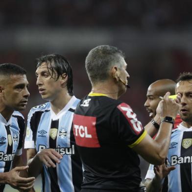 PORTO ALEGRE, RS, BRASIL,  06/11/2021- Gre-Nal 434: jogo válido pela 30ª rodada do Campeonato Brasileiro, no estádio Beira-rio. Foto:  Mateus Bruxel / Agencia RBS<!-- NICAID(14934473) -->