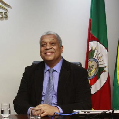 Menos de um mês depois de ser nomeado conselheiro da Agência Estadual de Regulação dos Serviços Públicos Delegados do Rio Grande do Sul (Agergs) por indicação do governador Eduardo Leite, Luiz Afonso Senna (à direita) tomou posse ontem na presidência da instituição. <!-- NICAID(14544307) -->