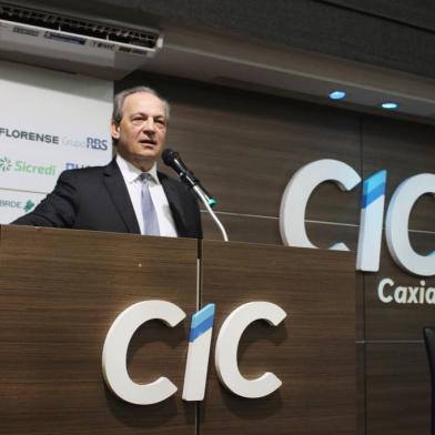 Executivo das Empresas Randon analisa cenários antagônicos da economia e sugere medidas contra criseJoarez José Piccinini, que é também diretor de Economia, Finanças e Estatística da CIC Caxias, palestrou na reunião-almoço da entidade<!-- NICAID(14935610) -->