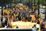 Professores estaduais fazem protesto no centro de Porto Alegre