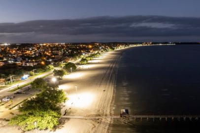 PELOTAS, RS, BRASIL, 04/11/2021- Matéria Especial sobre a situação das praias do Litoral Sul do Estado. Nas imagens a Praia do Laranjal, Praia de água doce banhada pela Lagoa dos Patos. Foto: Jefferson Botega  / Agencia RBS<!-- NICAID(14933172) -->