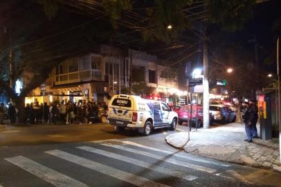 Aglomeração na Rua Luciana de Abreu na madrugada de 22 de agosto de 2021.<!-- NICAID(14869008) -->