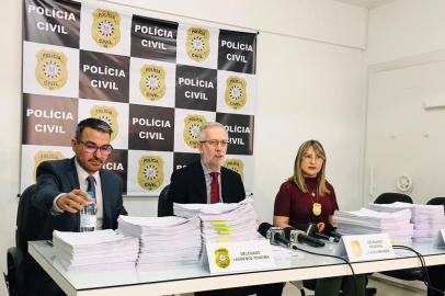 Delegado Regional, Sandro Meinerz, que concedeu entrevista coletiva junto aos delegados Laurence Teixeira e Débora Dias, responsáveis pela investigação que indiciou dois ex-prefeitos de Agudo e mais 15 pessoas por crimes contra a administração pública<!-- NICAID(14939423) -->