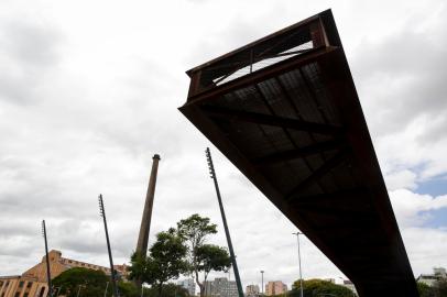 PORTO ALEGRE, RS, BRASIL, 11-11-2021: Monumento Olhos Atentos, do artista Jose Resende, na orla, deve ser reaberto apos revitalizacao, junto com a exposicao do artista na Fundacao Ibere Camargo. (Foto: Mateus Bruxel / Agencia RBS)Indexador: Mateus Bruxel<!-- NICAID(14938397) -->