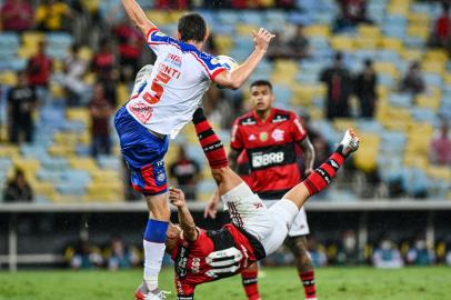 FLAMENGO X BAHIARJ - BRASILEIRÃO/FLAMENGO X BAHIA - ESPORTES - Diego, do Flamengo, tem chute bloqueado por Conti, do Bahia, em partida válida pela 31ª   rodada do Campeonato Brasileiro 2021, no Estádio do Maracanã, na zona norte do Rio de   Janeiro, nesta quinta-feira, 11 de novembro de 2021. O árbitro marcou pênalti no lance.   11/11/2021 - Foto: ALEXANDRE NETO/PHOTOPRESS/ESTADÃO CONTEÚDOEditoria: ESPORTESLocal: RIO DE JANEIROIndexador: ALEXANDRE NETOFonte: PHOTOPRESSFotógrafo: PHOTOPRESS<!-- NICAID(14939675) -->