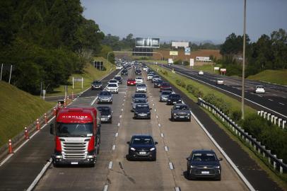 Glorinha, RS, BRASIL,  15/11/2021- Trânsito: registros feitos na Freeway em Glorinha. Félix Zucco / Agencia RBS<!-- NICAID(14941655) -->