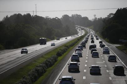 Glorinha, RS, BRASIL,  15/11/2021- Trânsito: registros feitos na Freeway em Glorinha. Félix Zucco / Agencia RBS<!-- NICAID(14941658) -->