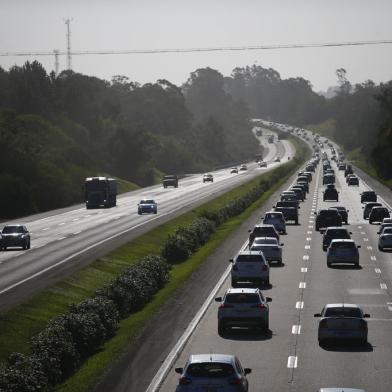 Glorinha, RS, BRASIL,  15/11/2021- Trânsito: registros feitos na Freeway em Glorinha. Félix Zucco / Agencia RBS<!-- NICAID(14941658) -->