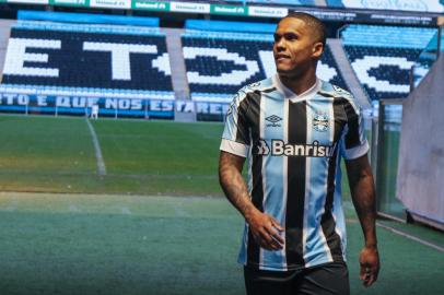 Douglas Costa na Arena do Grêmio.<!-- NICAID(14792440) -->