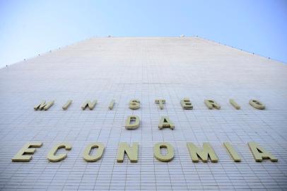 Fachada do MinistÃ©rio da economia na Esplanada dos MinistÃ©rios Fachada do Ministério da Economia.Local: BrasÃ­liaIndexador: Marcello Casal JrAgÃªncia BrasilFotógrafo: Reporter Fotografico<!-- NICAID(14519504) -->