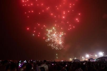 CAPÃO DA CANOA 1/01/2019 - Show de fogos na praia de Capão da Canoa, Litoral Norte do RS<!-- NICAID(13896409) -->