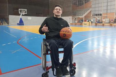 henrique bado irá participar da competição no basquete em cadeira de rodas, em São Paulo<!-- NICAID(14944458) -->