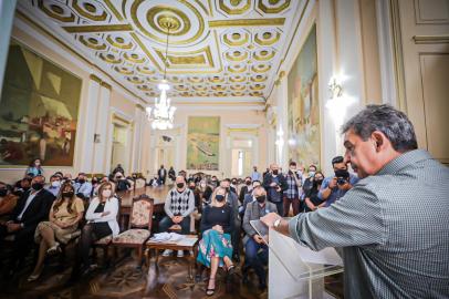 Porto Alegre, RS - 19/11/2021: Ato de sanÃ§Ã£o da lei que autoriza a doaÃ§Ã£o de excedente de alimentos e assinatura do decreto que cria o programa de doaÃ§Ã£o e aproveitamento de alimentos. Foto: Mateus Raugust/PMPA<!-- NICAID(14946071) -->