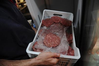 CAXIAS DO SUL, RS, BRASIL (19/11/2021)Lanchonetes sofrem os efeitos da operação do MP contra a venda ilegal de carne de cavalo. Na foto, Brice´s Burguer. (Antonio Valiente/Agência RBS)<!-- NICAID(14945644) -->