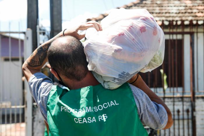 Programa social da Ceasa distribui alimentos em comunidades carentes