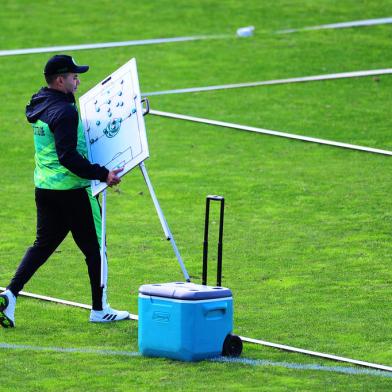 CAXIAS DO SUL, RS, BRASIL, 20/10/2021. Primeiro treino do novo técnico do Juventude, Jair Ventura. Ele chega com a missão de livrar a equipe do rebaixamento no Brasileirão. (Porthus Junior/Agência RBS)Indexador:                                 <!-- NICAID(14920288) -->