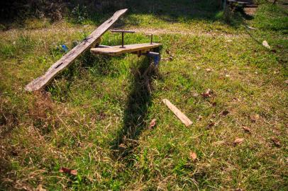 PORTO ALEGRE, RS, BRASIL - Pracinha, Valderez de Castilhos Pedro, abandonada no Bairro Rubem Berta.  Foto: Jefferson Botega / Agencia RBSIndexador: Jeff Botega<!-- NICAID(14950544) -->