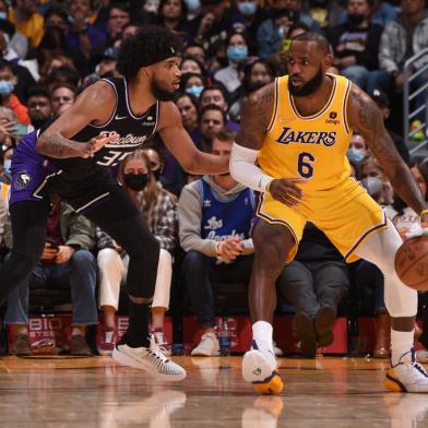 LOS ANGELES, CA - NOVEMBER 26: LeBron James #6 of the Los Angeles Lakers handles the ball against the Sacramento Kings on November 26, 2021 at STAPLES Center in Los Angeles, California. NOTE TO USER: User expressly acknowledges and agrees that, by downloading and/or using this Photograph, user is consenting to the terms and conditions of the Getty Images License Agreement. Mandatory Copyright Notice: Copyright 2021 NBAE   Juan Ocampo/NBAE via Getty Images/AFP (Photo by Juan Ocampo / NBAE / Getty Images / Getty Images via AFP)<!-- NICAID(14952728) -->