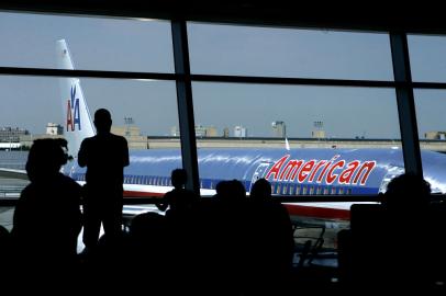 Aeroporto Internacional John F. Kennedy, em Nova York, ganhou ainda mais envergadura. A companhia American Airlines (AA) inaugura seu novo terminal no complexo aeroportuário.Contra Capa: 28Passengers wait to board an American Airlines flight at John F. Kennedy International Airport, Wednesday, Aug. 29, 2007 in New York. (AP Photo/Jason DeCrow) Fonte: AP Fotógrafo: Jason DeCrow<!-- NICAID(1981148) -->