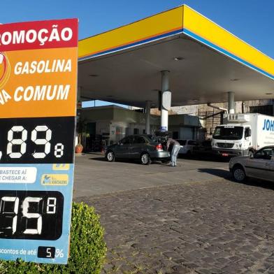 Preço da gasolina em Caxias do Sul baixou em relação ao último mês.<!-- NICAID(14957885) -->