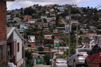 CAXIAS DO SUL, RS, BRASIL, 23/01/2020 - Moradores de três lotes do Monte Carmelo querem um só projeto de regularização da área. Dois dos lotes estão na Justiça em processo de reintegração de posse, o outro foi desapropriado pela prefeitura. (Marcelo Casagrande/Agência RBS)<!-- NICAID(14396319) -->