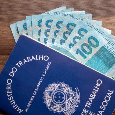 Brazilian document work and social security ( Carteira de Trabalho e Previdencia Social) with brazilian moneyBrazilian document work and social security ( Carteira de Trabalho e Previdencia Social) with brazilian moneyIndexador: @rpcast_photoFonte: 248078883<!-- NICAID(14636836) -->