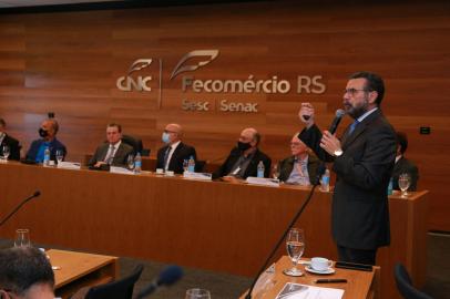 Coletiva de final de ano da Fecomércio-RS. À direita, o economista da entidade Marcelo Portugal<!-- NICAID(14957234) -->