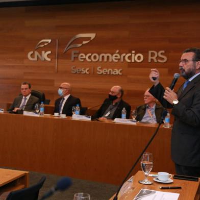 Coletiva de final de ano da Fecomércio-RS. À direita, o economista da entidade Marcelo Portugal<!-- NICAID(14957234) -->