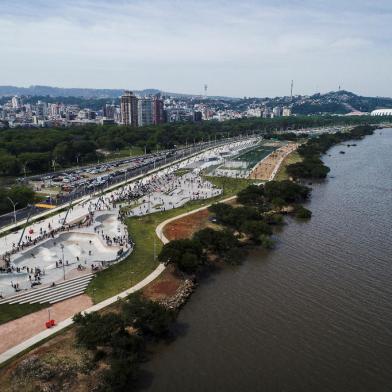 PORTO ALEGRE, 23/10/2021, Novo trecho da orla do Guaíba é aberto e recebe grande público. Fotos em baixa.<!-- NICAID(14923104) -->