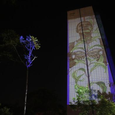 PORTO ALEGRE, RS, BRASIL - 07.12.2021 - Projeção no prédio do DAER. (Foto: André Ávila/Agencia RBS)<!-- NICAID(14962170) -->