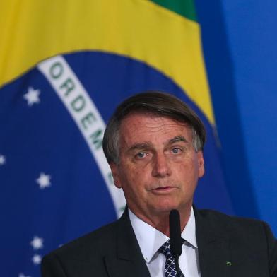 O presidente da RepÃºblica,Jair Bolsonaro,e o ministro das ComunicaÃ§Ãµes, FÃ¡bio Faria, participam de cerimÃ´nia de assinatura de termos de autorizaÃ§Ã£o de uso de radiofrequÃªncias pelas empresas vencedoras das faixas do leilÃ£o do 5G, no PalÃ¡cio do Planalto<!-- NICAID(14962515) -->