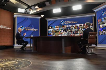 US President Joe Biden speaks to representatives of more than 100 countries during a virtual democracy summit at the White House in Washington DC on December 9, 2021. (Photo by Nicholas Kamm / AFP)<!-- NICAID(14963362) -->